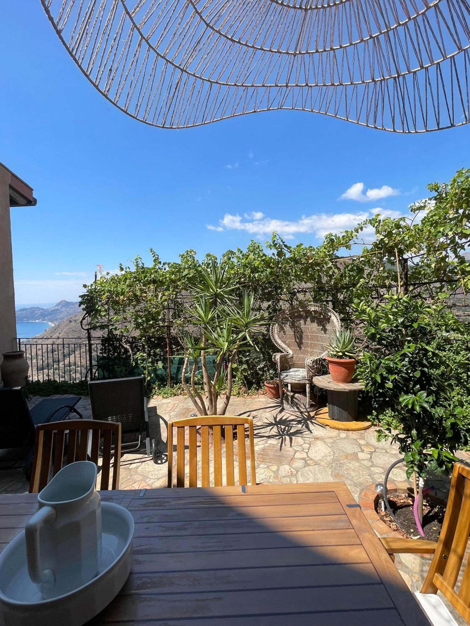 The Secret Garden Vila Forza dʼAgro Exterior foto